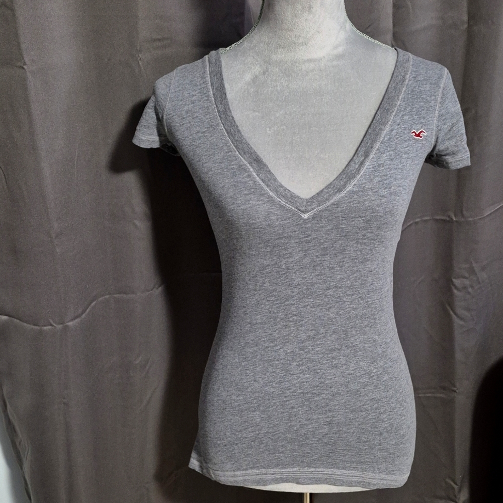 Hollister tee